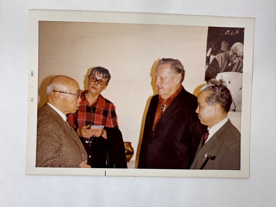 (3) Color Photographs Of Shoji Hamada (1894-1978, Japanese) In 1972 At Mitsukoshi Nihonbashi Tokyo Exhibit With Client - Shoji Hamada Started The Mingei (Folk-Art) Movement In Japan - Declared A 'Living National Treasure' In 1955 [Photo 5]