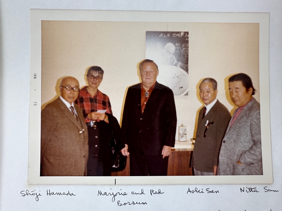 (3) Color Photographs Of Shoji Hamada (1894-1978, Japanese) In 1972 At Mitsukoshi Nihonbashi Tokyo Exhibit With Client - Shoji Hamada Started The Mingei (Folk-Art) Movement In Japan - Declared A 'Living National Treasure' In 1955 [Photo 7]