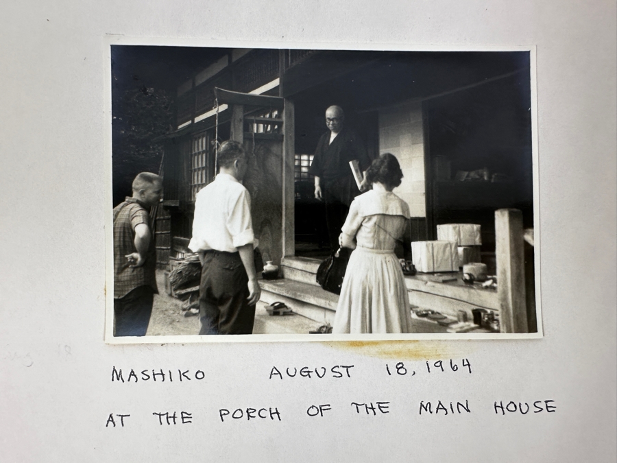 (6) B&W Photographs Of Shoji Hamada (1894-1978, Japanese) And Atsuya Hamada In 1964 At The Small Mashiko Kiln And At The Porch Of The Main House With Client [Photo 10]