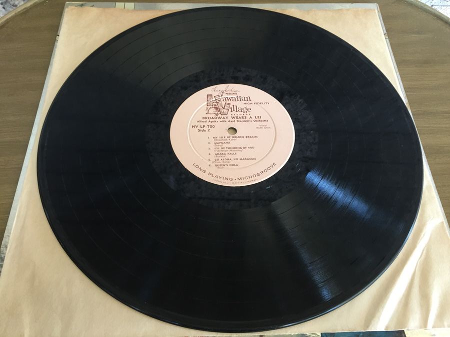 Alfred Apaka with Axel Stordahl's Orchestra - Broadway Wears A Lei - Hawaiian Village Records ‎- HV-LP-700 [Photo 5]