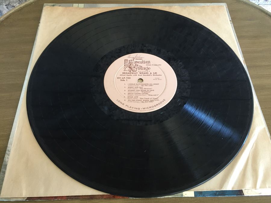 Alfred Apaka with Axel Stordahl's Orchestra - Broadway Wears A Lei - Hawaiian Village Records ‎- HV-LP-700 [Photo 3]