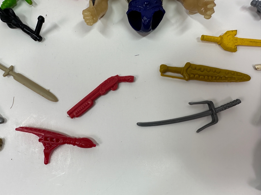 Just Added - Collection Of Vintage Mattel Masters Of The Universe (MOTO) Accessories And Parts - See Photos [Photo 12]