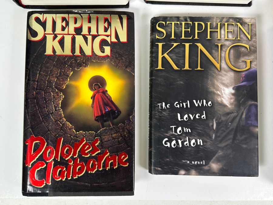Just Added - (6) Stephen King Hardcover Books [Photo 5]