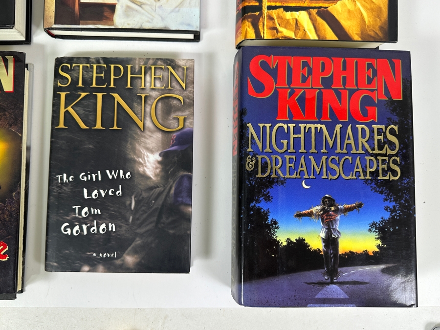 Just Added - (6) Stephen King Hardcover Books [Photo 4]
