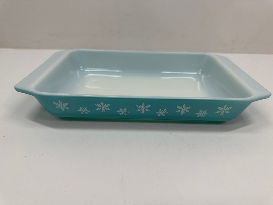 Just Added - Vintage Pyrex Snowflake Casserole Dish With Lid 11.5'W [Photo 3]