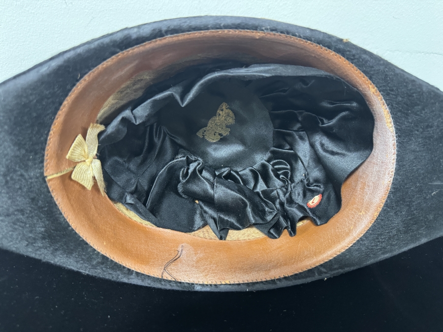 Just Added - US Navy Officer Bicorne Hat and Gold Epaulettes In Original Case [Photo 5]