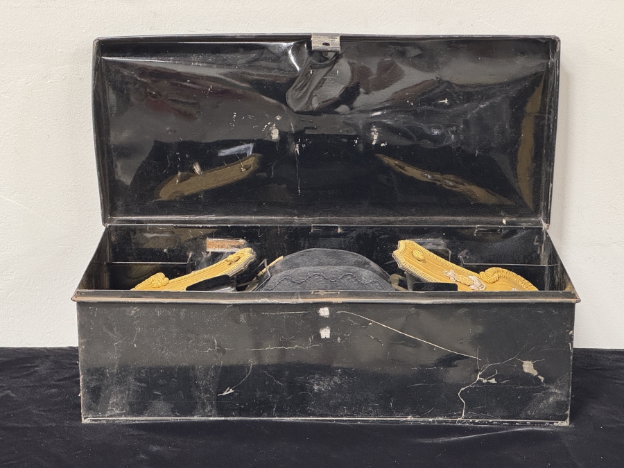 Just Added - US Navy Officer Bicorne Hat and Gold Epaulettes In Original Case [Photo 2]