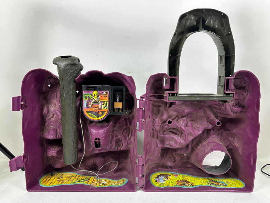 Vintage 1983 He-Man Masters Universe Vintage Snake Mountain Playset Mattel [Photo 2]