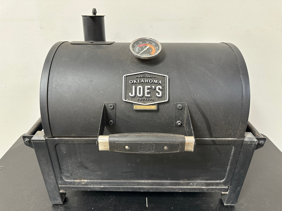 Oklahoma Joe's Rambler Tabletop Charcoal Grill Model #19402088 27'W x 16'D x 23'H [Photo 2]