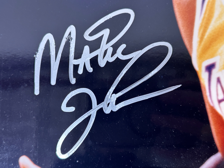Large Hand Signed Magic Johnson NBA Hoops Basketball Photograph 16' X 20' [Photo 3]