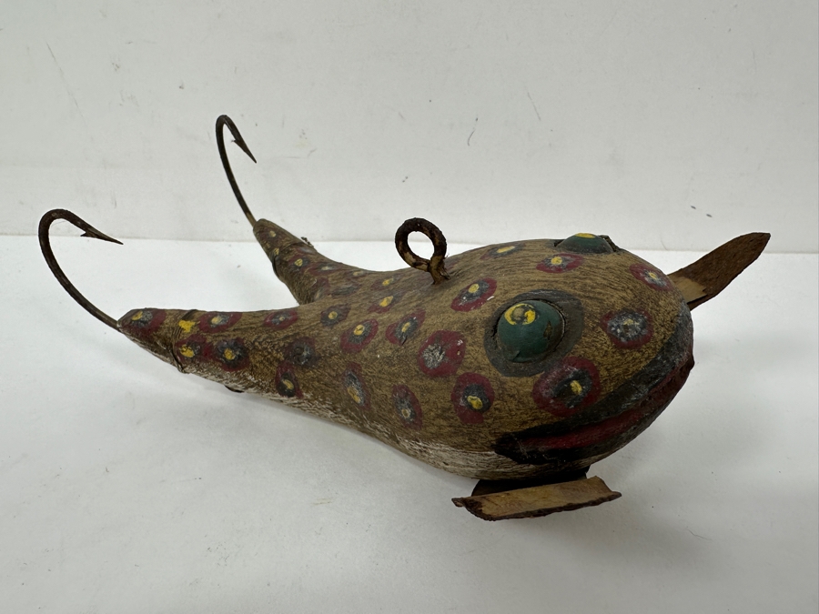 Vintage Hand-Carved Folk Art Wooden Frog Fishing Lure 7'W X 4.5'D [Photo 2]