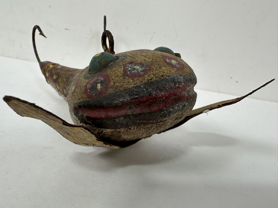 Vintage Hand-Carved Folk Art Wooden Frog Fishing Lure 7'W X 4.5'D [Photo 3]