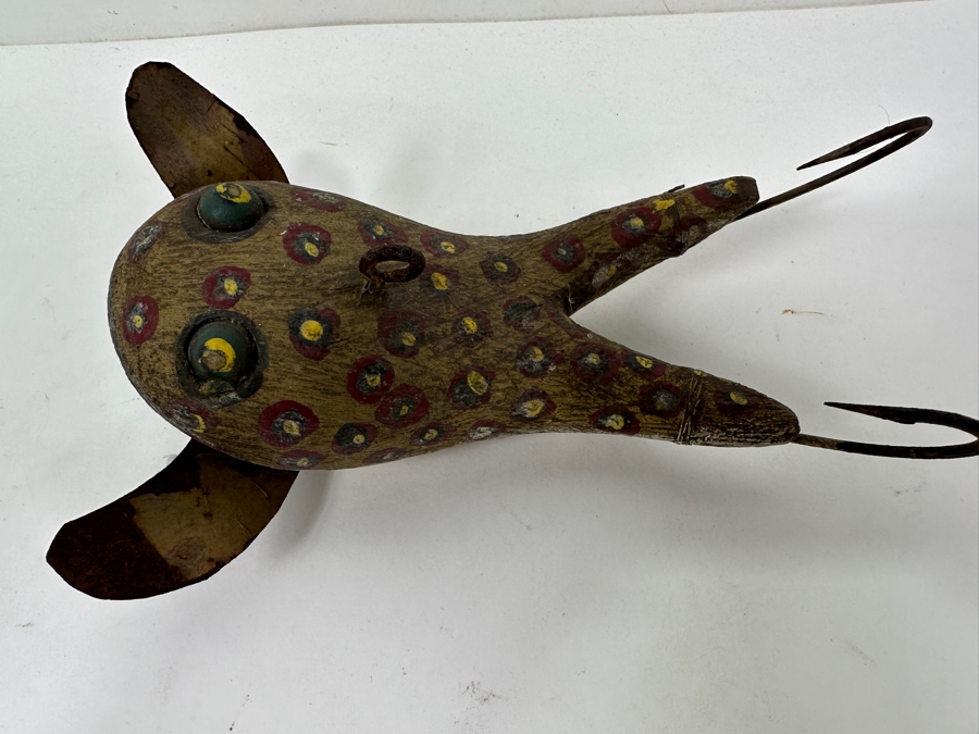 Vintage Hand-Carved Folk Art Wooden Frog Fishing Lure 7'W X 4.5'D [Photo 5]