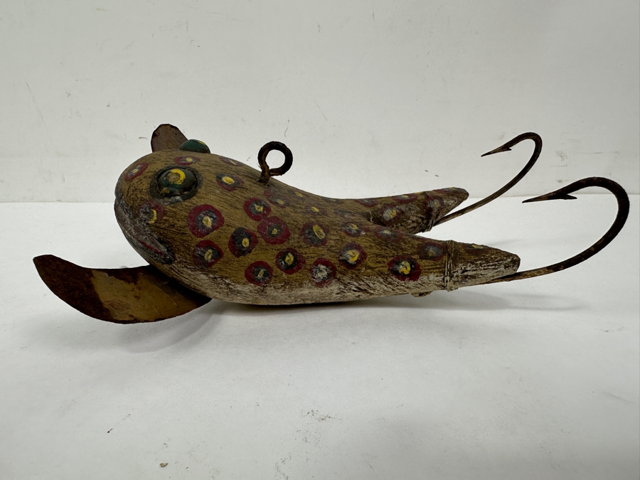 Vintage Hand-Carved Folk Art Wooden Frog Fishing Lure 7'W X 4.5'D [Photo 4]