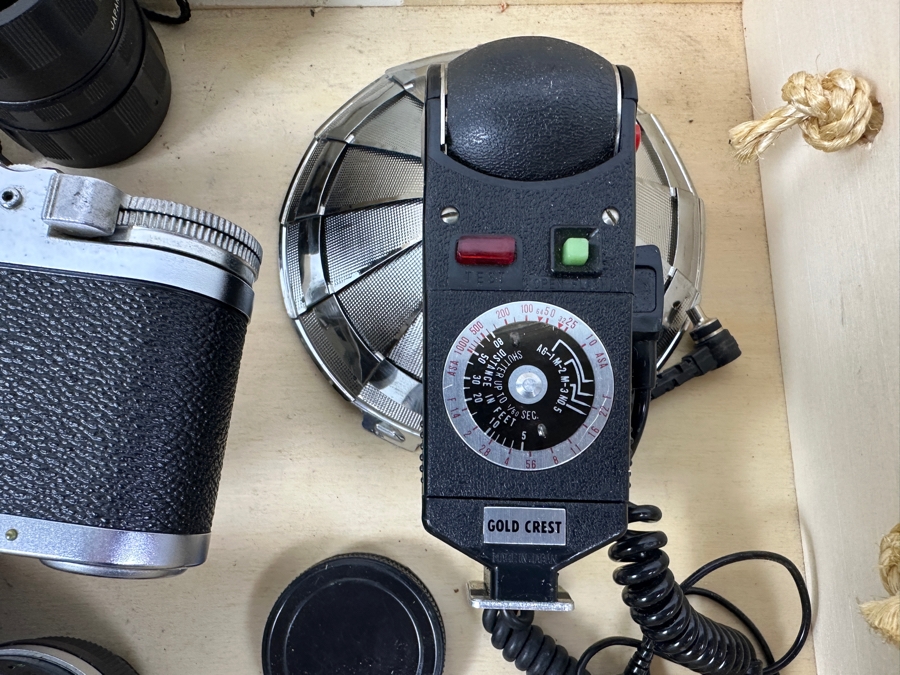 Vintage Photography Set With German Braun Paxette II 35mm Camera, Soligor Lens, Honeywell Strobonar 100 Electronic Flash Unit, And Vintage Alpex Light Meter [Photo 10]