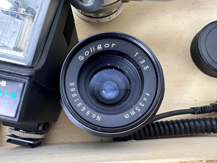 Vintage Photography Set With German Braun Paxette II 35mm Camera, Soligor Lens, Honeywell Strobonar 100 Electronic Flash Unit, And Vintage Alpex Light Meter [Photo 8]