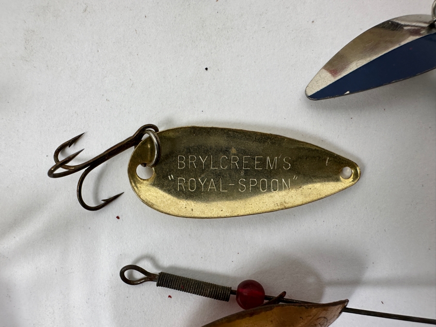 Collection Of Vintage Fishing Lures Including A Hellbender 'Hellraiser' Topwater Lure In Original Box, Johnson Silver Minnow Spoon, And Various Other Spinners And Spoons From The Mid-20th Century. 
 [Photo 8]