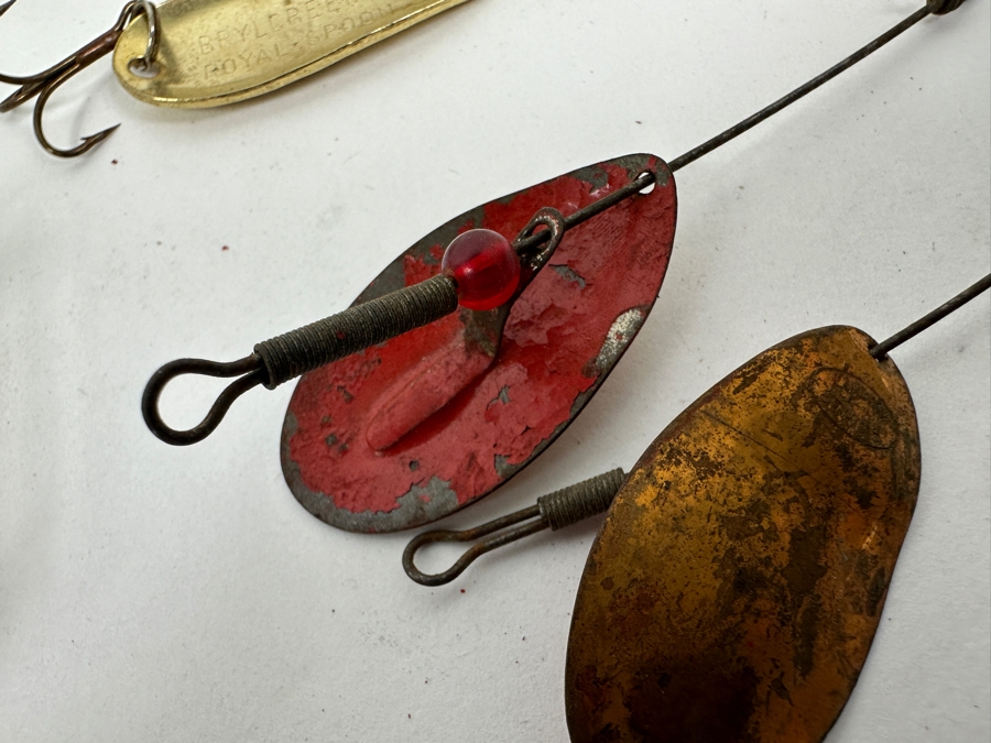 Collection Of Vintage Fishing Lures Including A Hellbender 'Hellraiser' Topwater Lure In Original Box, Johnson Silver Minnow Spoon, And Various Other Spinners And Spoons From The Mid-20th Century. 
 [Photo 12]