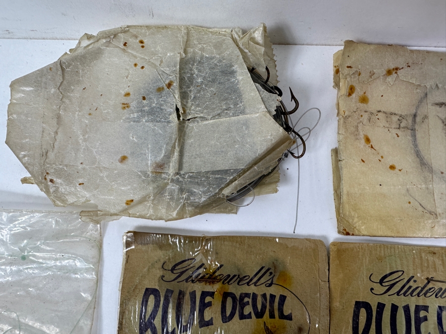 Vintage Mid Century Collection Of Fishing Tackle And Line Leaders, Featuring Glidewell's 'Blue Devil' And Catalina Tuna - Some in Original Packaging [Photo 3]