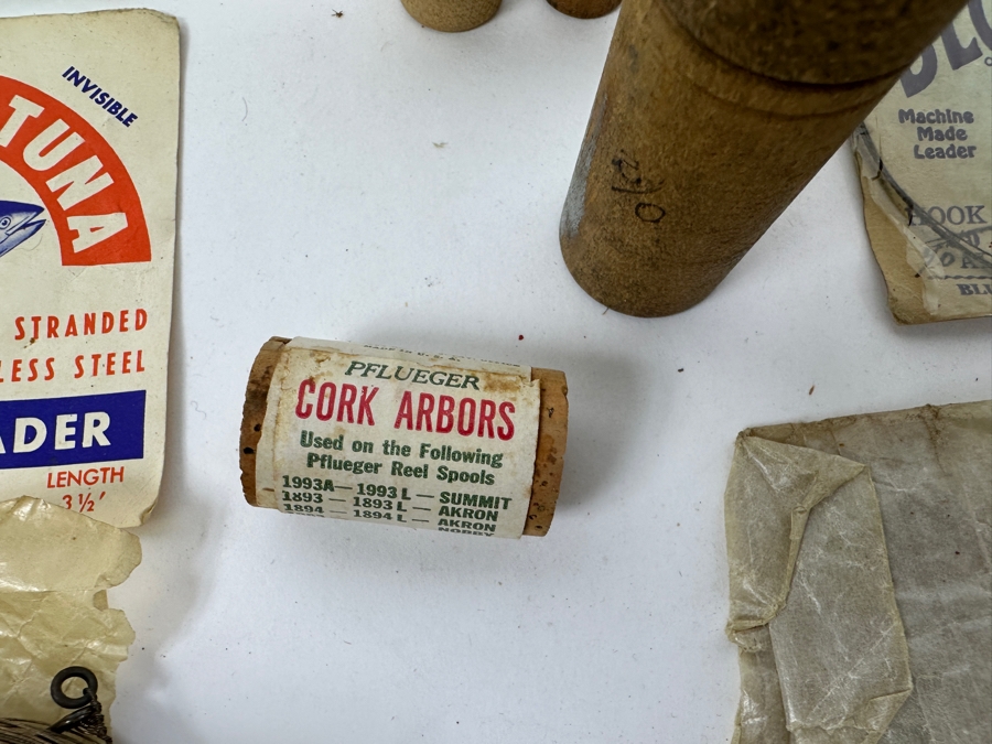 Vintage Mid Century Collection Of Fishing Tackle And Line Leaders, Featuring Glidewell's 'Blue Devil' And Catalina Tuna - Some in Original Packaging [Photo 5]