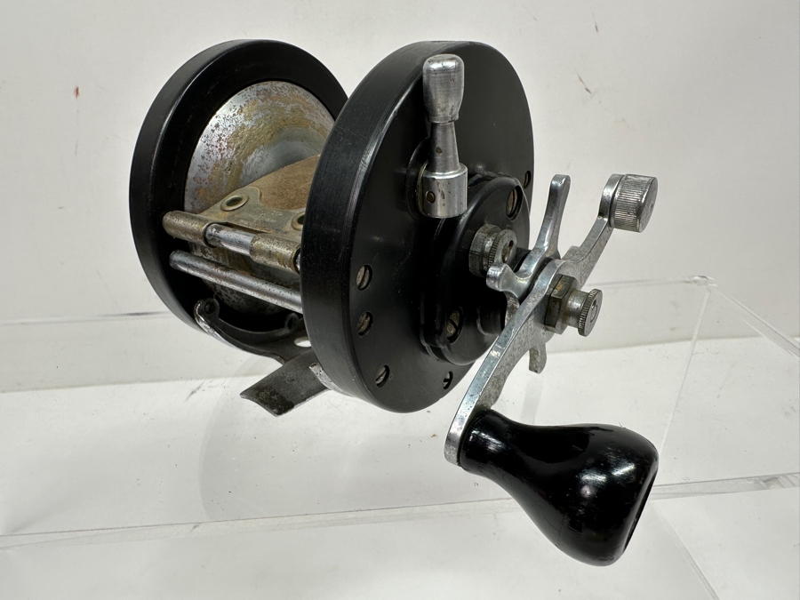 Vintage Pflueger Salt Walter Fishing Reel [Photo 3]