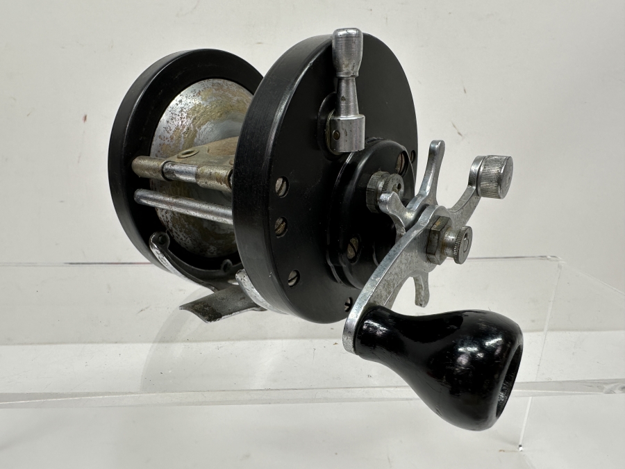 Vintage Pflueger Salt Walter Fishing Reel [Photo 2]