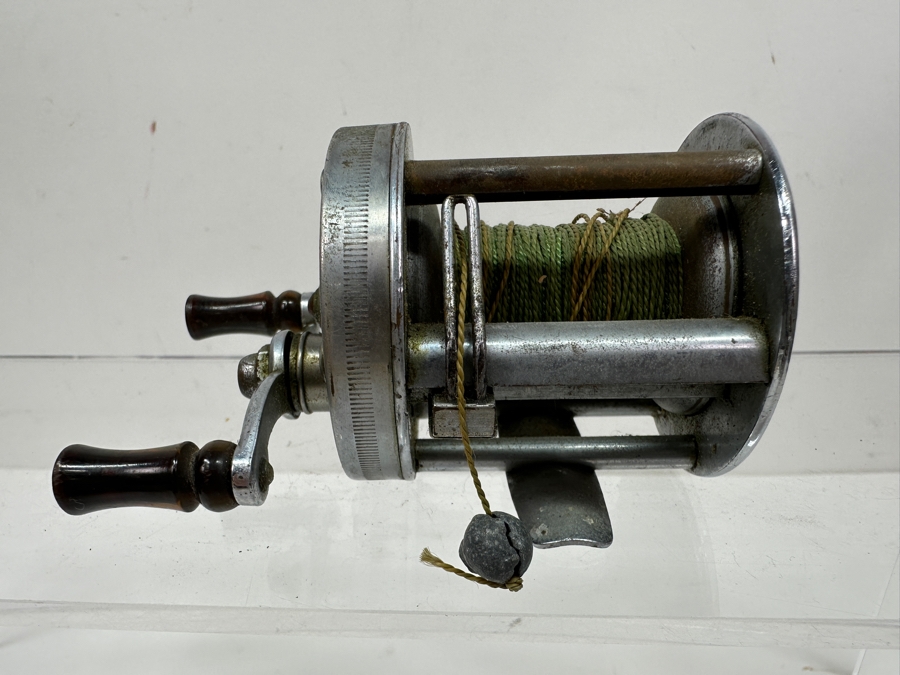 Vintage Unmarked Pflueger Trade Casting Reel Jeweled [Photo 5]