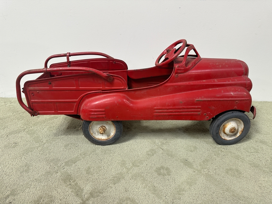 1940s Murray Station Wagon Pedal Car - Fire Chief Model - Steering Wheel Not Connected, Missing Pedals  50'W x 16'D x 20.5'H
 [Photo 7]