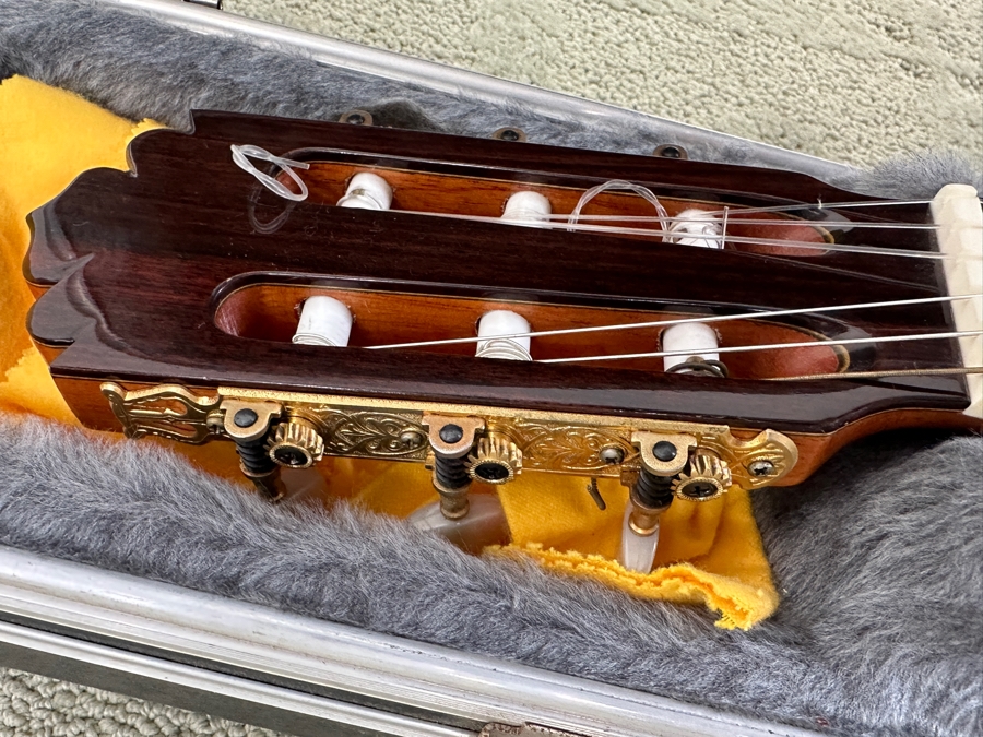 Just Added - Like New Spanish Handmade Flamenco Guitar By Manuel Rodriguez E Hijos - Luthier Of Concert Guitars For Classic And Flamenco Model FC With Hardcase And Nylon Strings - Madrid, Spain [Photo 5]