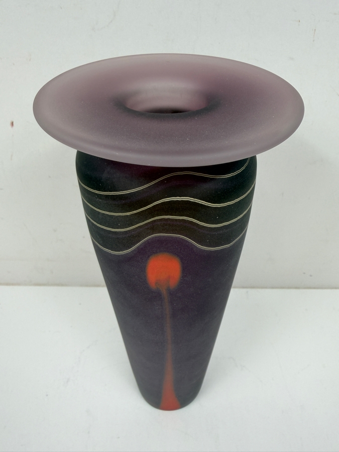 Robert Wynne Of Denizen Glass Studio Purple Art Glass Vase 9.5'H
 [Photo 3]