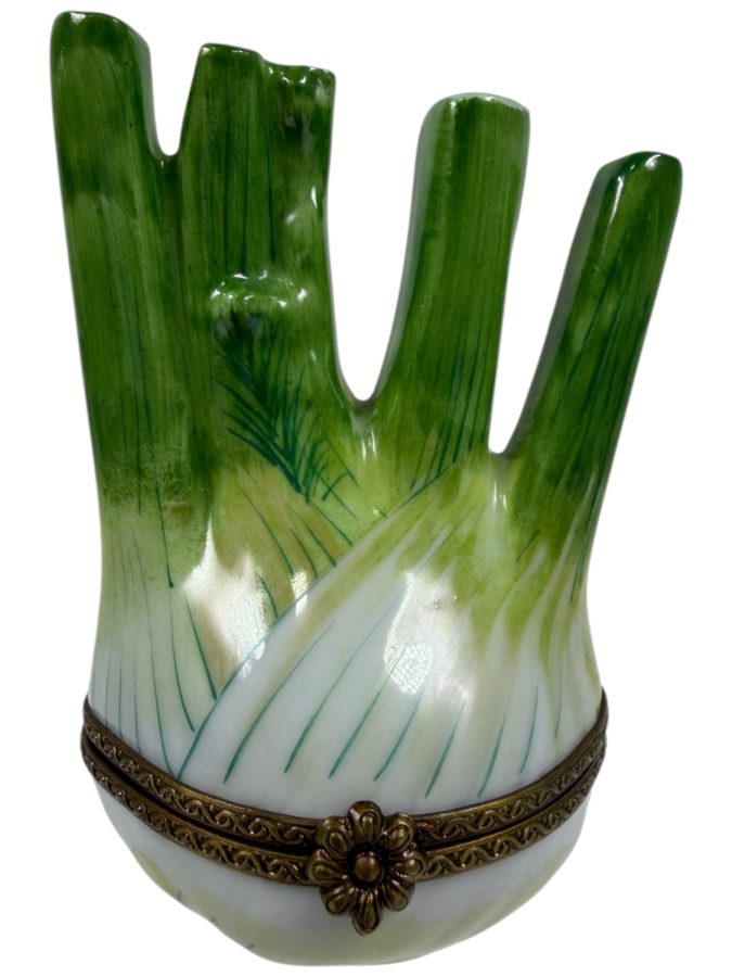 Hand-Painted Limoges France Porcelain Fennel Decorative Trinket Box 3.25'H
