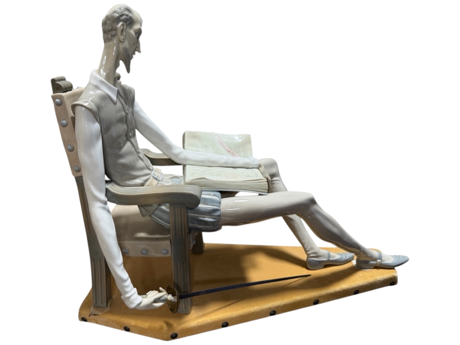 Huge Lladro Don Quixote Figurine #1030 Designed by Salvador Furió With Velvet Base 18'W X 8'D X 15'H Retails $3,110