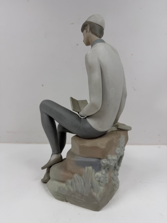 Lladro Porcelain Figurine Entitled 'Hebrew Student' Model #4684 Designed By Sculptor Juan Huerta 11'H [Photo 3]