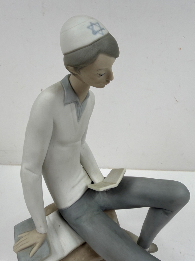Lladro Porcelain Figurine Entitled 'Hebrew Student' Model #4684 Designed By Sculptor Juan Huerta 11'H [Photo 5]