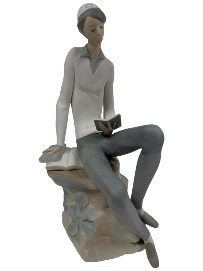 Lladro Porcelain Figurine Entitled 'Hebrew Student' Model #4684 Designed By Sculptor Juan Huerta 11'H