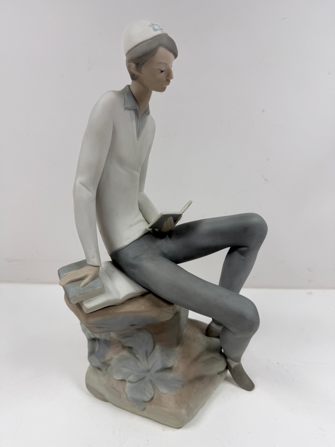Lladro Porcelain Figurine Entitled 'Hebrew Student' Model #4684 Designed By Sculptor Juan Huerta 11'H [Photo 4]
