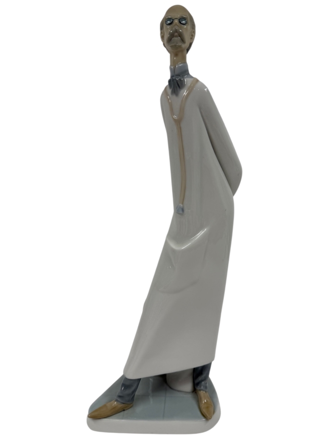 Lladro 'Doctor' Porcelain Figurine, Model #4602 By Salvador Furió 14'H