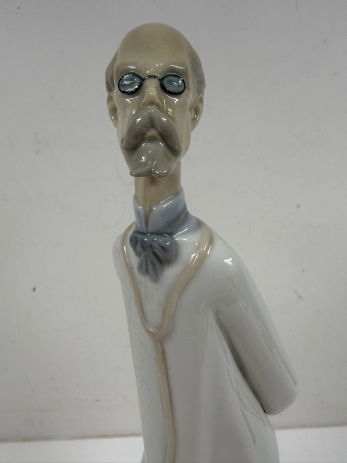Lladro 'Doctor' Porcelain Figurine, Model #4602 By Salvador Furió 14'H [Photo 2]