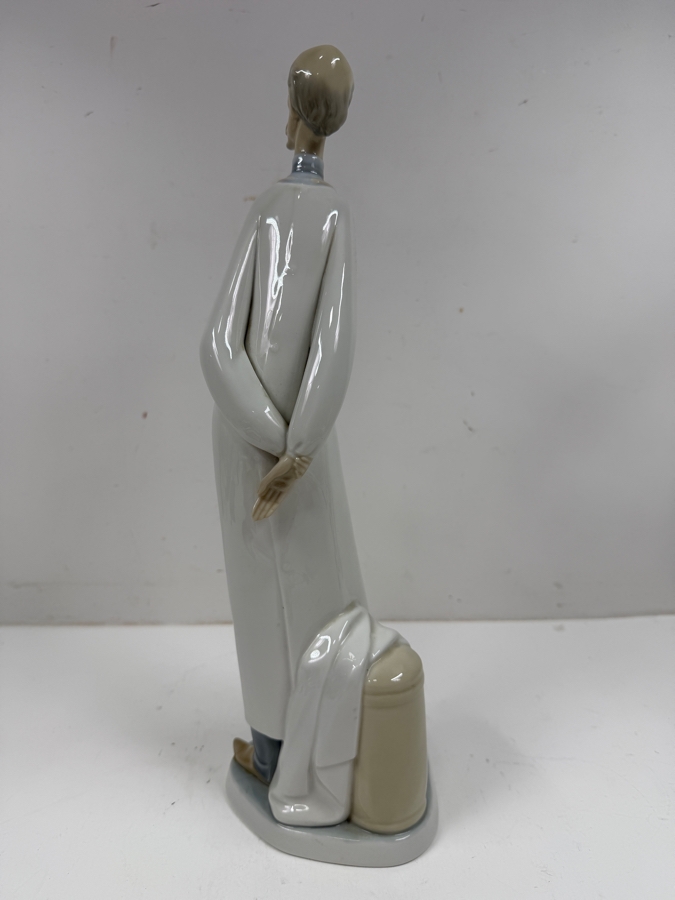 Lladro 'Doctor' Porcelain Figurine, Model #4602 By Salvador Furió 14'H [Photo 3]