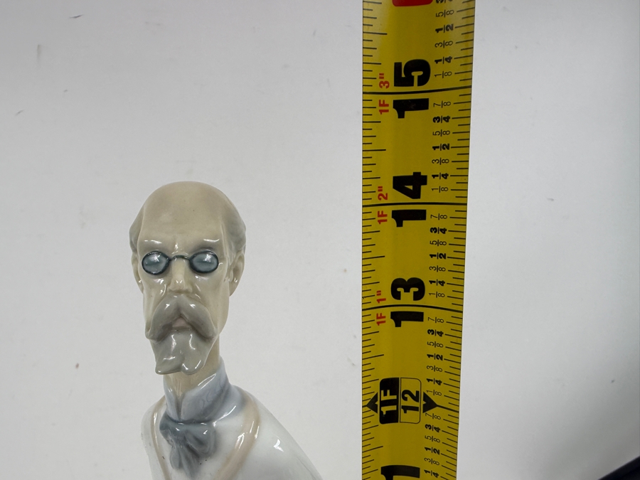 Lladro 'Doctor' Porcelain Figurine, Model #4602 By Salvador Furió 14'H [Photo 6]