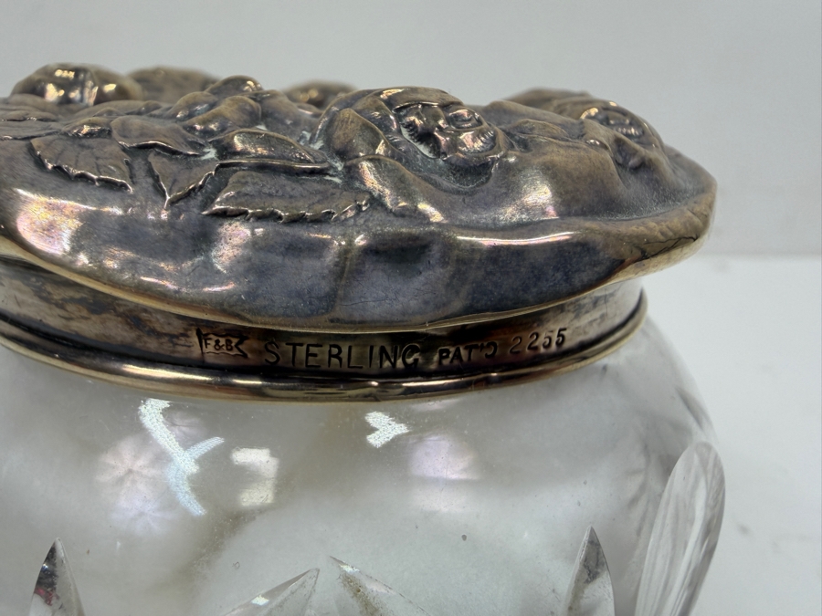 Sterling Silver And Cut Crystal Vanity Jar With Embossed Design Top 25.5g Sterling Silver [Photo 5]