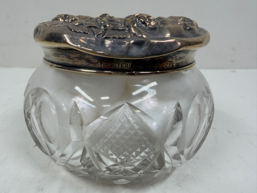 Sterling Silver And Cut Crystal Vanity Jar With Embossed Design Top 25.5g Sterling Silver [Photo 6]