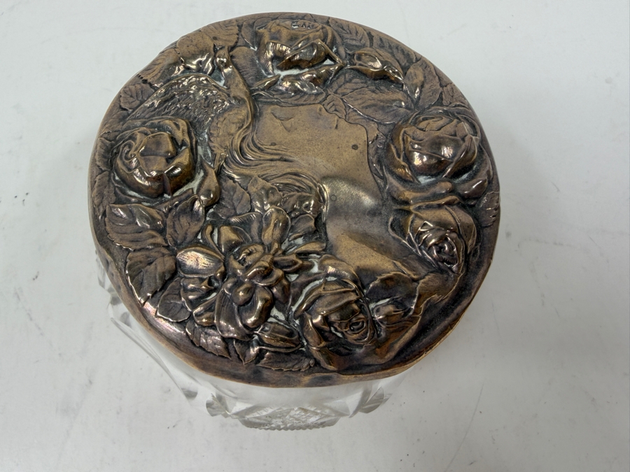 Sterling Silver And Cut Crystal Vanity Jar With Embossed Design Top 25.5g Sterling Silver [Photo 4]