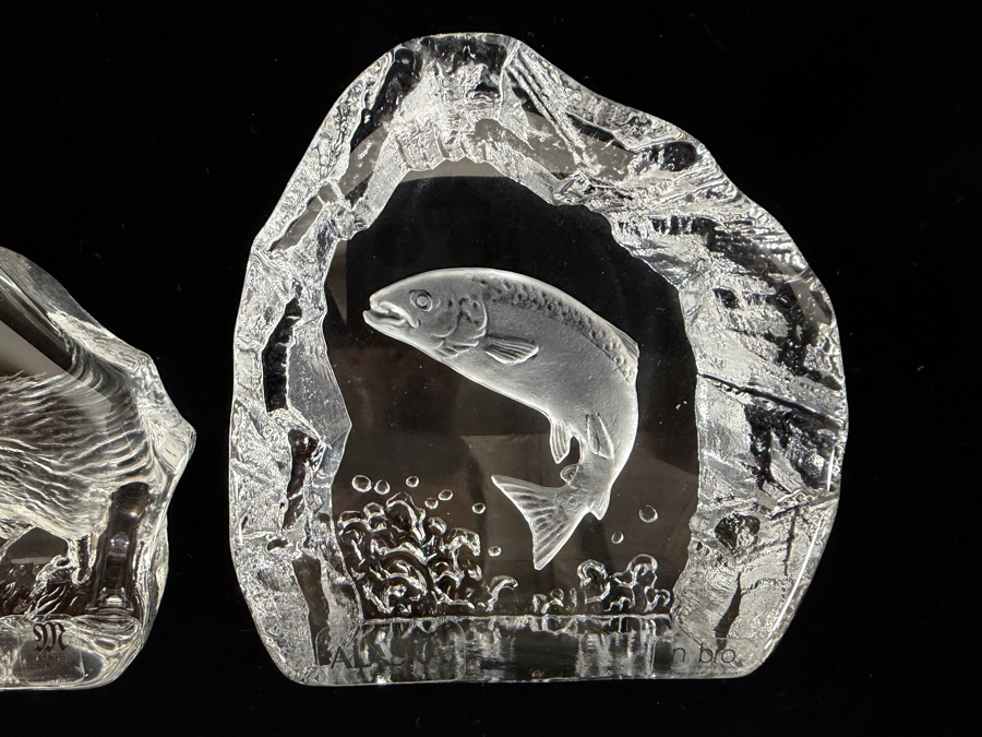Set Of (2) Swedish Crystal Art Glass Sculptures - Mats Jonasson Kiwi Bird And Nybro Glasbruk Leaping Fish 3.5'H / 5'H [Photo 2]