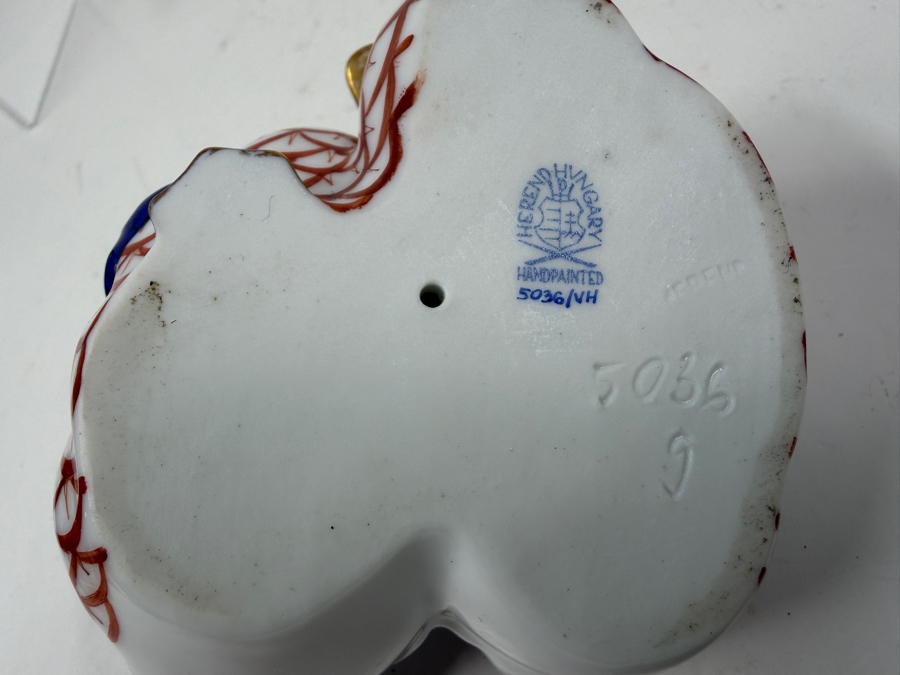 Herend Hungary Hand-Painted Porcelain Pair of Loving Duck Figurines With 24K Gold Painted Beaks 4'W X 2.75'H [Photo 4]