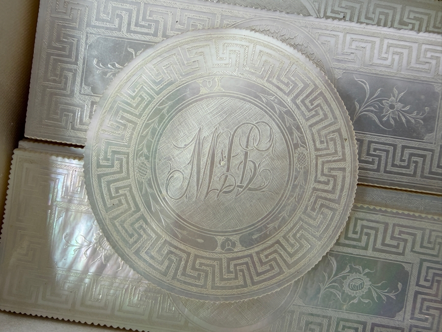 (71) Antique Chinese Mother Of Pearl Hand Carved Gambling Counters Circa 1815 Qing Dynasty Chia Ching Era With Etched Scenes And Certificate Of Authenticity [Photo 5]