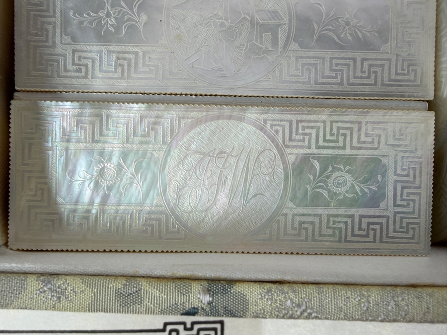 (71) Antique Chinese Mother Of Pearl Hand Carved Gambling Counters Circa 1815 Qing Dynasty Chia Ching Era With Etched Scenes And Certificate Of Authenticity [Photo 4]