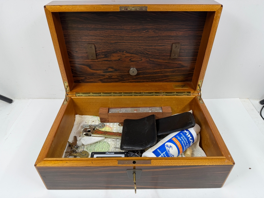 Davidoff Exotic Wood Cigar Humidor Box With Lock And Key Including Assorted Smoking Accessories 15'W X 9'D X 5.5'H [Photo 4]