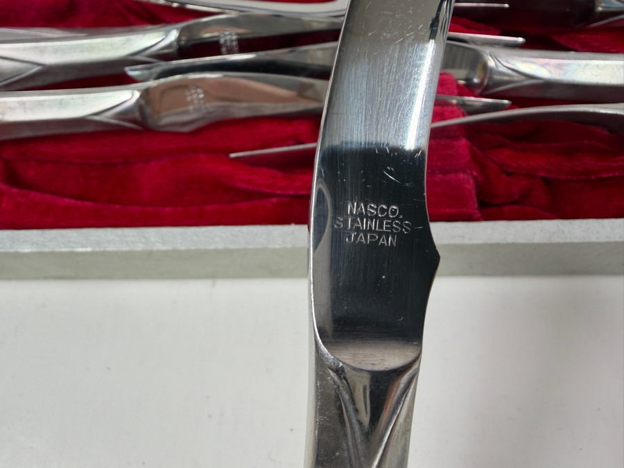 Vintage Nasco Stainless Steel Cutlery Set Including Carving Knife / Fork And 6 Steak Knives With Red Velvet Lined Case Made In Japan [Photo 7]