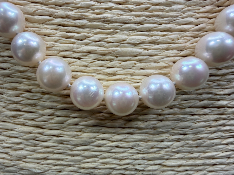 18' Cultured Pearl Strand Necklace With 14k Gold Clasp Estimated 2.0g With (11) .01mm Diamonds Appraised Retail Value Of $1,200 [Photo 4]
